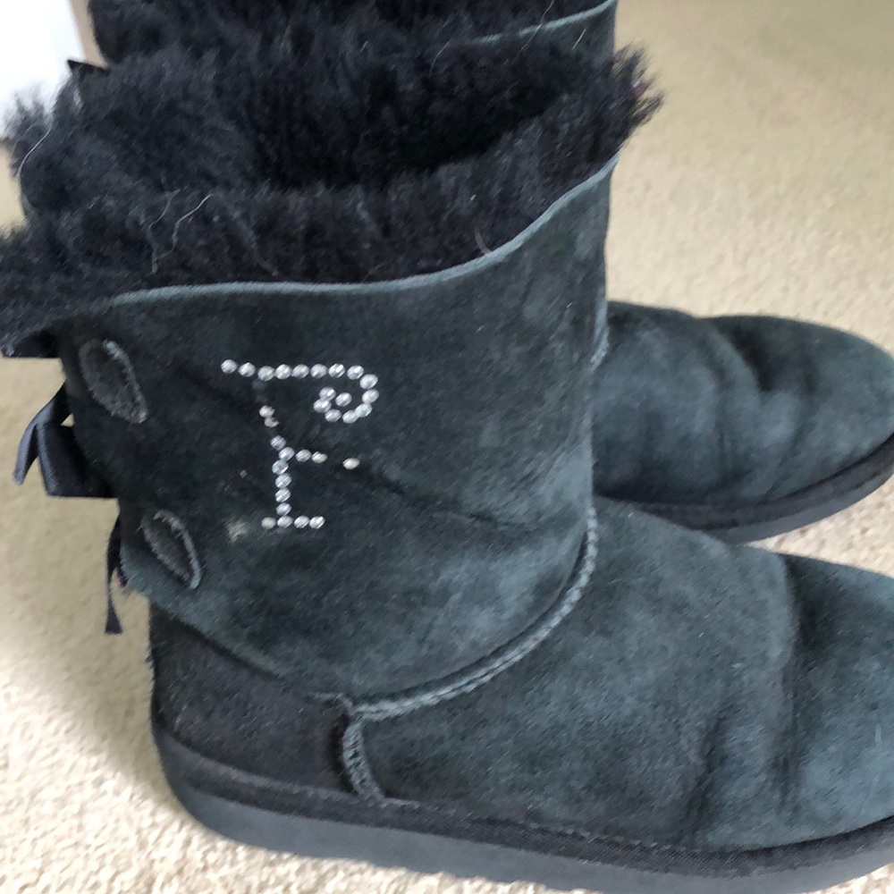 Ugg black short boots with letter F